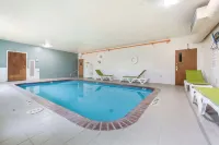 Quality Inn & Suites Omaha Chalco - Uima-altaat