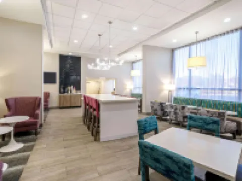 La Quinta Inn & Suites by Wyndham Columbus MS コロンバスのホテル