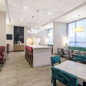 La Quinta Inn & Suites by Wyndham Columbus MS