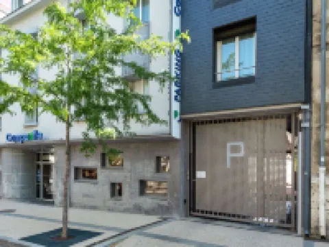 กองปานีล ไพรม์ - ชาร์เทร เซ็นเตอร์ การ์ กาเธดราล โรงแรมในชาทร์