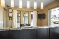 Courtyard Inn Vernon - piscina
