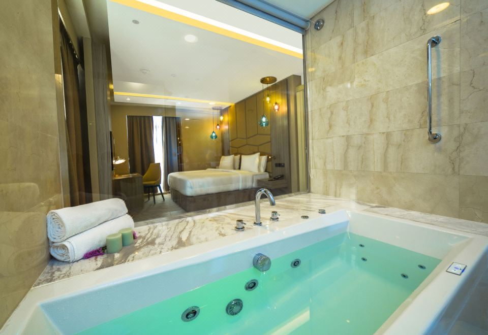 Four Points by Sheraton Production City, Dubai의 스파 및 휴식 공간