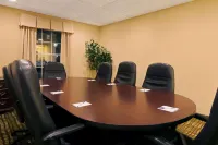 Days Inn & Suites by Wyndham Brandon Amphitheater Hotels in Brandon