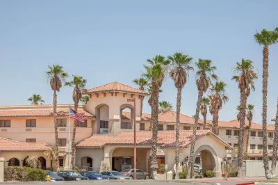 Ramada by Wyndham Barstow Các khách sạn ở Yermo