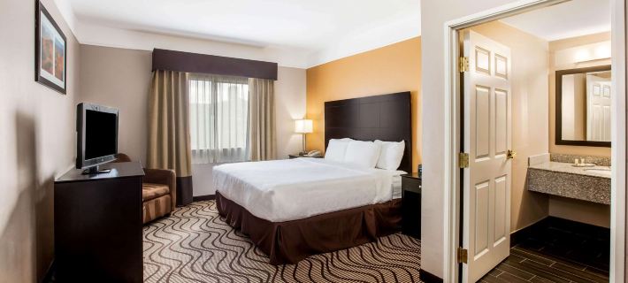 La Quinta Inn & Suites by Wyndham Pasadena Отели в г. Пасадина