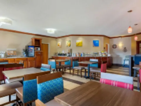 Comfort Suites Stevensville - St Joseph Hotels in Berrien County