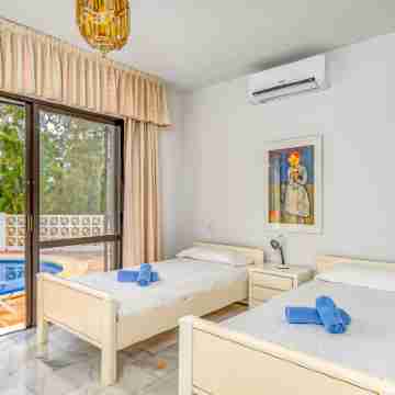 Querida Rooms