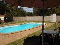 Wagon Wheel Motel & Units - Pools