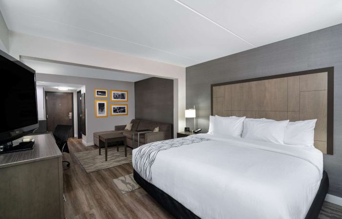 La Quinta Inn & Suites by Wyndham Raleigh Downtown North