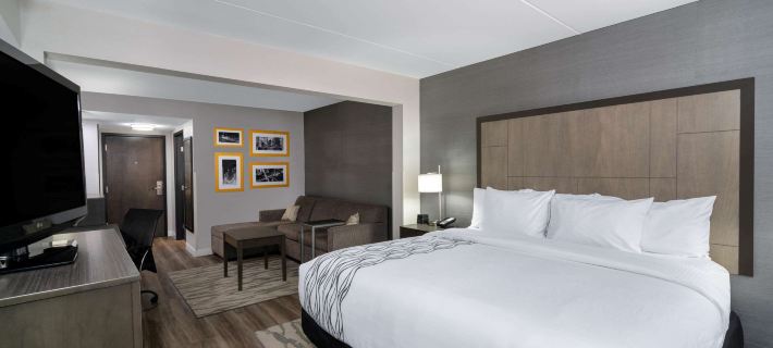 La Quinta Inn & Suites by Wyndham Raleigh Downtown North Hotels in Wake County