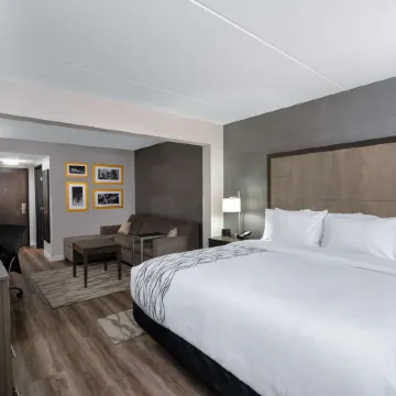 La Quinta Inn & Suites by Wyndham Raleigh Downtown North