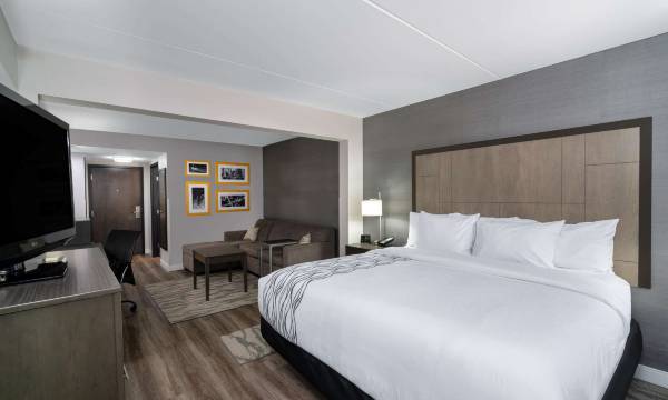 La Quinta Inn & Suites by Wyndham Raleigh Downtown North