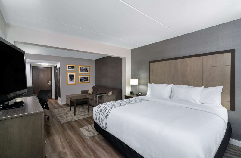 La Quinta Inn & Suites by Wyndham Raleigh Downtown North