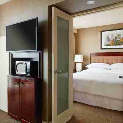 Sheraton Parkway Toronto North Hotel & Suites Rooms