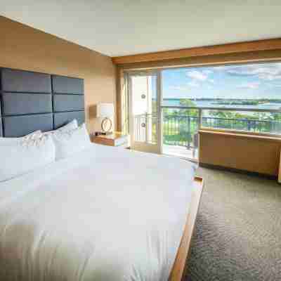 DoubleTree by Hilton Niagara Falls Rooms