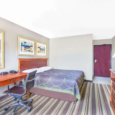 Super 8 by Wyndham Tilton/Lake Winnipesaukee Отели в г. Тилтон