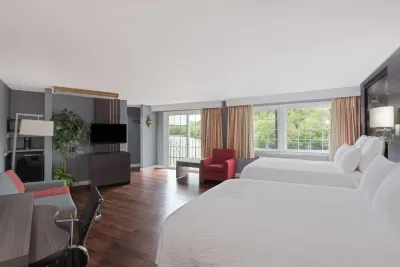 Super 8 by Wyndham Sturbridge Hotel di 