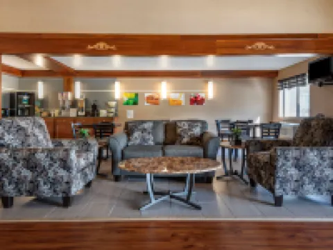 Quality Inn & Suites Warren Hotels in Warren