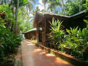 Palm Grove Eco Resort