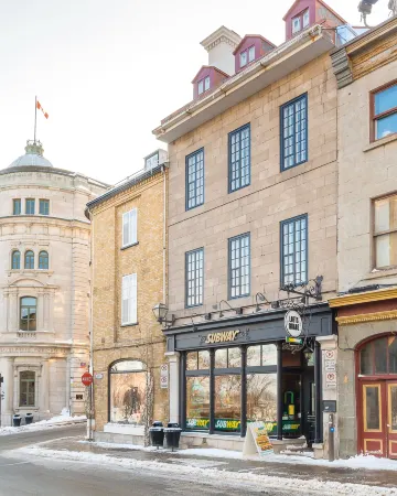 Les Lofts de Buade - PAR les Lofts Vieux-Québec Отели рядом с достопримечательностью «Cartier-Brébeuf National Historic Site»