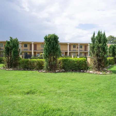 Woodridge Inn and Suites