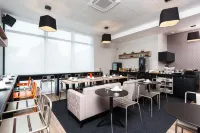 Ténéo Apparthotel Talence - Espeleta Hotels in Пессак