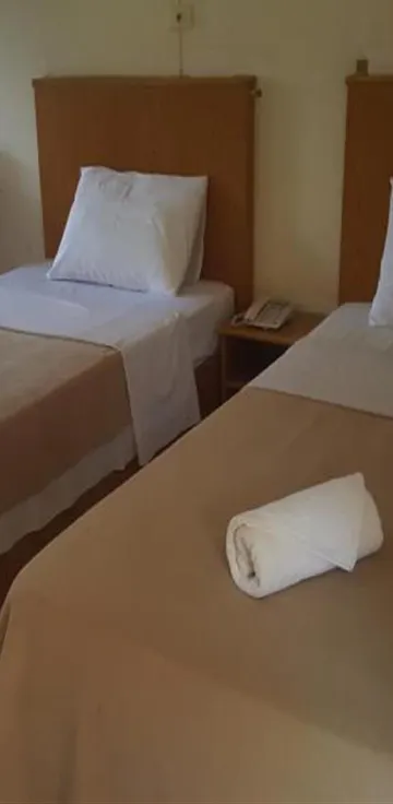 ห้องมาตรฐานเตียงแฝดพร้อมเครื่องปรับอากาศ