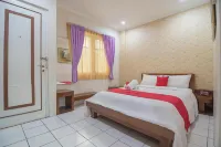 RedDoorz Near Setrasari Mall 2 Hotels in Sukajadi