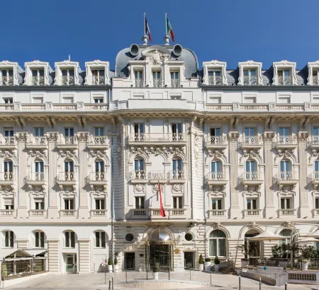 Boscolo Nice Hôtel & SPA Отели рядом с достопримечательностью «Musee Prieure du Vieux Logis»