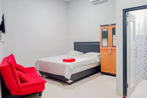 Mahkota Residence Mitra RedDoorz Hotels in West Karawang