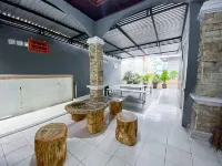 Damigalova Guest House Mitra RedDoorz Hotel di Rawa Sari