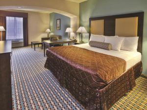 La Quinta Inn & Suites by Wyndham Stonington-Mystic Area