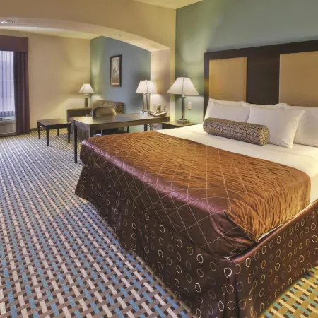La Quinta Inn & Suites by Wyndham Stonington-Mystic Area