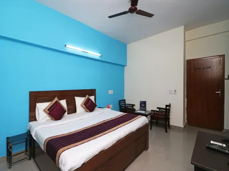 Hotel Akash Palace Отели рядом с достопримечательностью «CCD nt vee FC mm be fr j.mj»