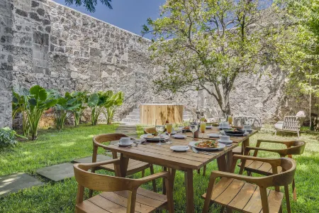 Fiesta Americana Hacienda Galindo Resort & Spa Отели рядом с достопримечательностью «La Palapa»