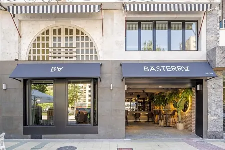 Rice Reyes Católicos Отели рядом с достопримечательностью «Salón del Reino de los Testigos de Jehová»