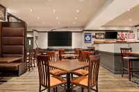 Ramada Plaza by Wyndham Niagara Falls - breakfast