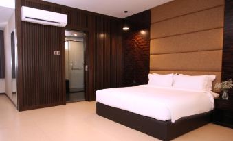 3-Plus Hotel