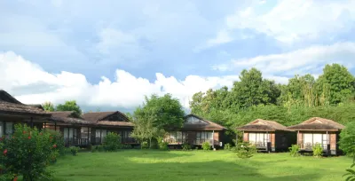 老虎園野生動物園度假村 Chitwan Jungle Safari附近的飯店