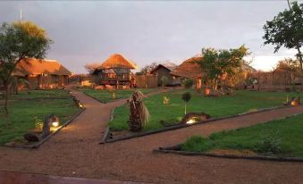 Makumutu Lodge & Campsite - Housity