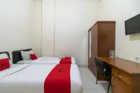 RedDoorz Near Universitas Esa Unggul Bekasi Harapan Indah Gujrag Cell 주변 호텔
