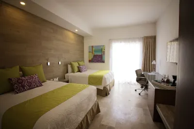 Hotel Catedral la Paz Hotels near CASA PARRA GALLERY: Mexican native art