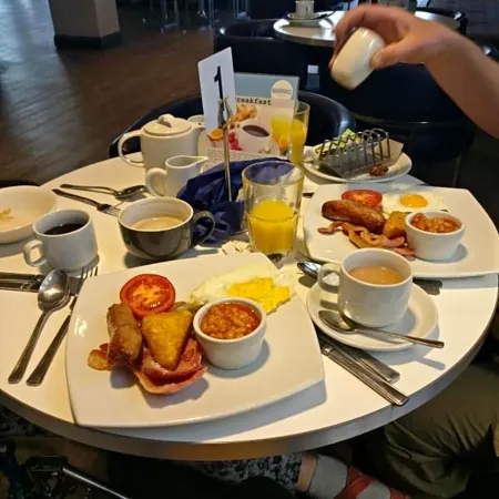 Legends Hotel Отели рядом с достопримечательностью «Железнодорожный вокзал Брайтона»