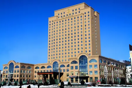 Golden Horse Hotel Отели рядом с достопримечательностью «Jagdaqi Railway Park»