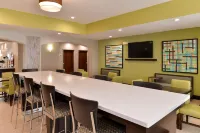 Holiday Inn Express & Suites Cincinnati-Blue Ash