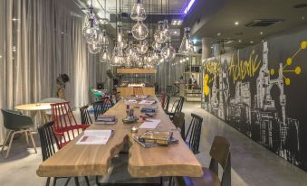Moxy Edinburgh Airport