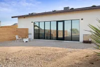 後屋 - 觀景，黑暗的天空和火坑！1臥室的家由RedAwning 約書亞樹村住宿飯店