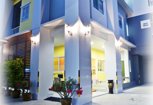 Connect Apartment Room