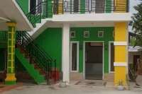 Green House Syariah Mitra RedDoorz Hotel a Kartini