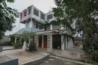 Lembur Kiwari Setra Duta Mitra RedDoorz Hotels near Mobile GraPARI Telkomsel